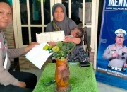 Polantas Menyapa: BPKB Polres Bangkalan Antar BPKB ke Pemilik yang Lupa Mengambil
