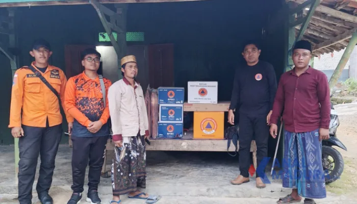 BPBD Sampang Salurkan Bantuan Logistik untuk Keluarga Dua Santri Korban Tenggelam di Bukit Jaddih