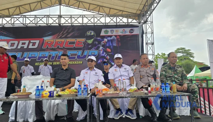 Kejurprov Road Race Bupati Cup Pamekasan 2025 Resmi Dibuka, Ribuan Penonton Padati Stadion GRMP