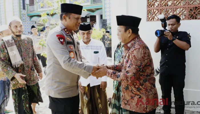 Kapolda Jatim Silaturahmi ke Ponpes Miftahul Ulum Panyeppen: Perkuat Sinergi Ulama dan Aparat Jaga Kondusivitas Madura