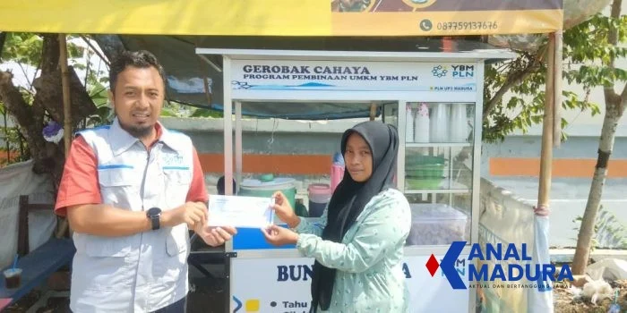 PLN Hadir untuk Rakyat: Bantuan Gerobak dan Modal Usaha Disalurkan ke Pedagang Kecil