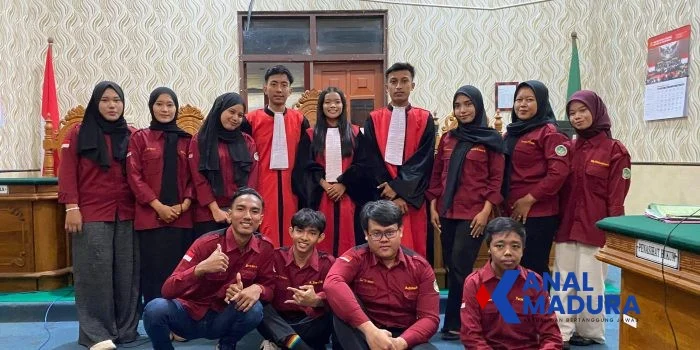 Dr. Jetha Tri Dharmawan Pandu Langsung Mahasiswa Hukum UNIBA Madura Simulasi Persidangan Perdata
