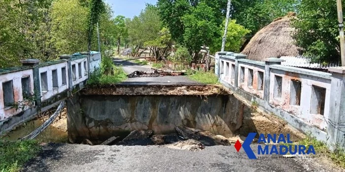 Sebulan Lebih Ambruk, Pembangunan Jembatan Bringsang Masih Tanpa Kepastian