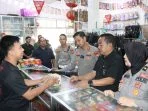 Kapolres Sumenep Inspeksi Mendadak Penjual Kembang Api di Hari Pertama Ramadhan