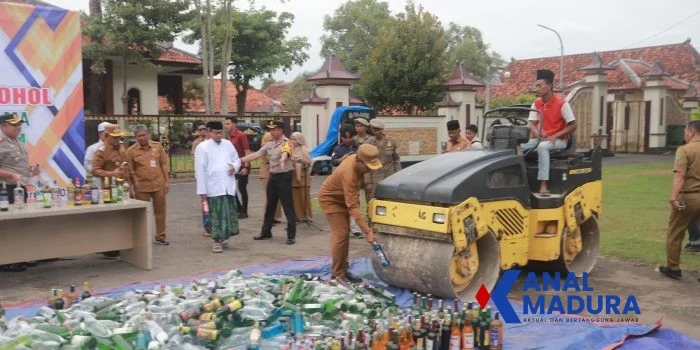 Pemkab Pamekasan Musnahkan 2.937 Botol Miras Jelang Ramadhan