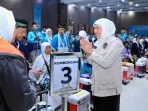 Gubernur Jatim Lepas Kloter Perdana Haji 2026 dari Surabaya