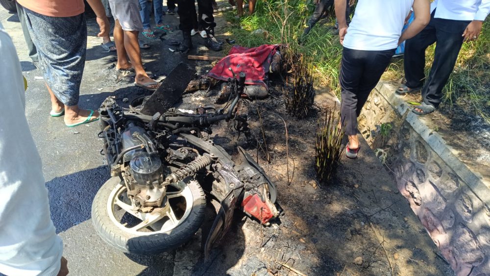 Motor Bawa Jeriken BBM Tabrakan dengan Pikap di Pamekasan, Pengendara Tewas Terbakar