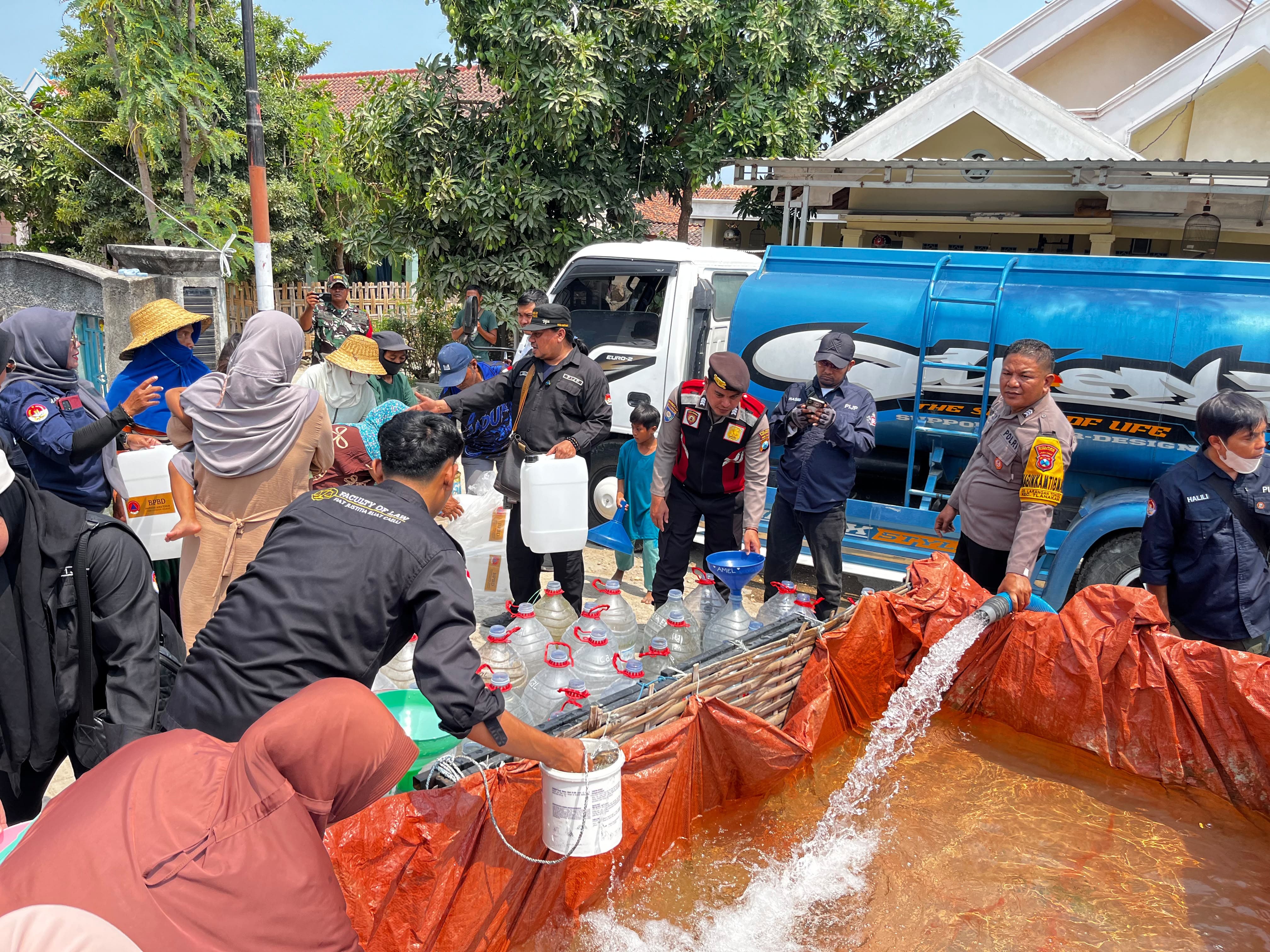 PIJP, Polres Pamekasan Dan Kodim 0826, gelar Bakti sosial salurkan air bersih untuk masyarakat terdapat kekeringan