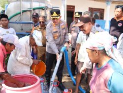 Kapolresta Sumenep Distribusikan 12 Ribu Liter Air untuk Warga Terdampak Kekeringan