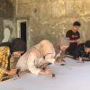 Hari Pertama KKNT, Mahasiswa UNIBA Madura Belajar Membatik di Batik Paregi