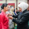 Pemprov Jatim Sematkan Satyalancana Karya Satya ke 469 ASN, Khofifah: Jaga Integritas dan Beri Pelayanan Terbaik